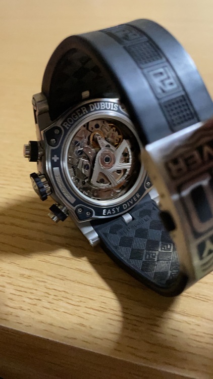ロジェ・デュブイ イージーダイバー （高級時計）の商品画像 - 査定依頼日：2025年9月21日 - 最高査定価格：20,000円