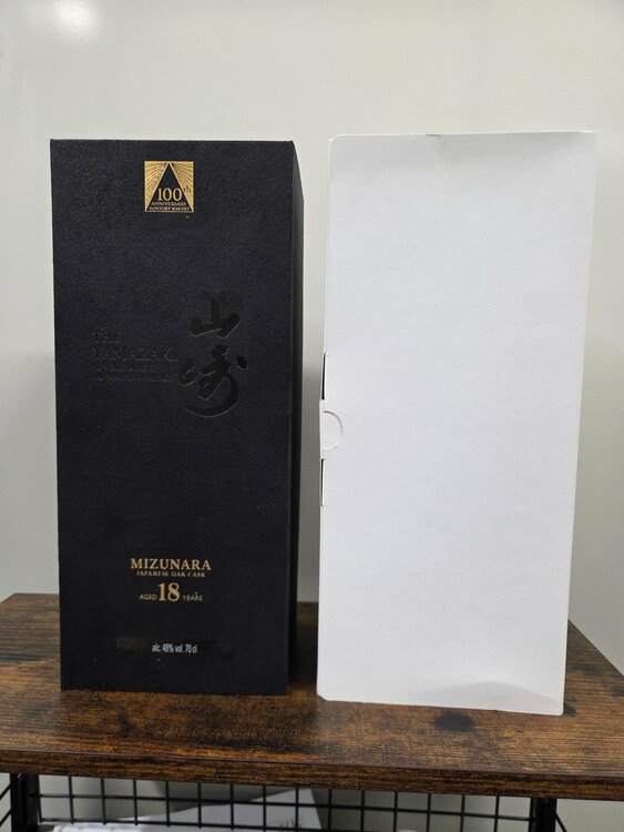 山崎 18年 ミズナラ 100周年記念ボトル（お酒）の商品画像 - 査定依頼日：2026年7月1日 - 最高査定価格：235,000円