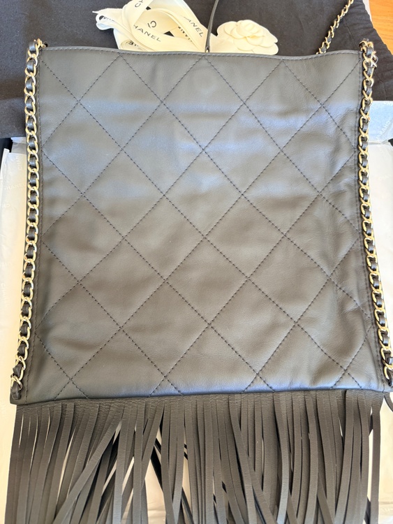 ショルダーバッグ/ディズヌフ/ラムスキン/黒/フリンジ/チェーンシ（ブランドバッグ）の商品画像 - 査定依頼日：2026年2月20日 - 最高査定価格：530,000円