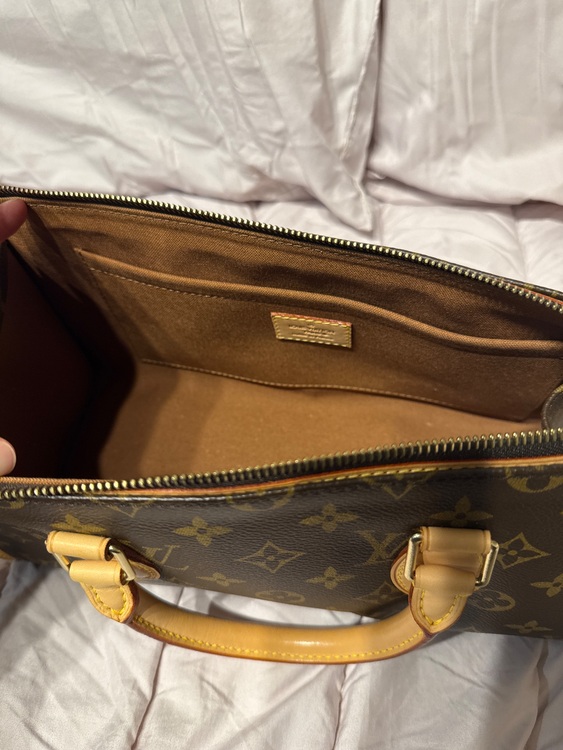 M4009ポパンクール（ブランドバッグ）の商品画像 - 査定依頼日：2025年12月3日 - 最高査定価格：100,000円