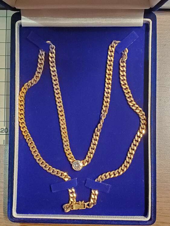 ダイヤモンド付き18金ネックレス（宝石）の商品画像 - 査定依頼日：2024年3月27日 - 最高査定価格：500,000円