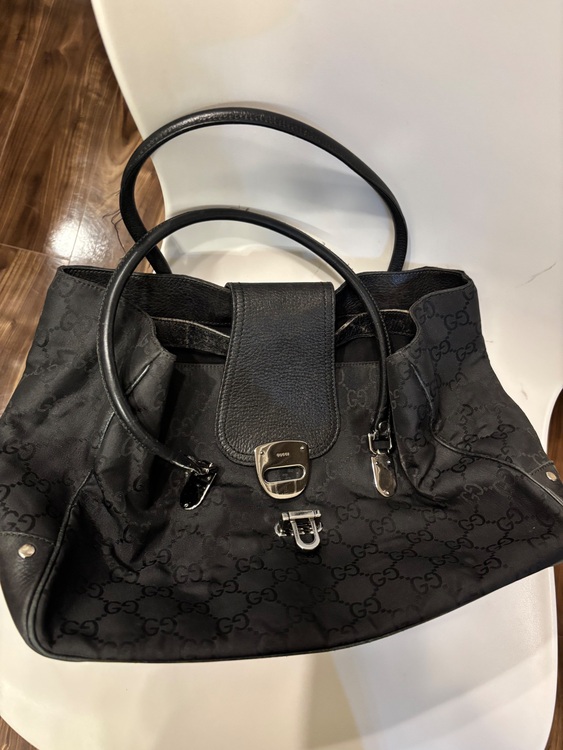 グッチ GGキャンバス メタルロック バッグ ブラック（ブランドバッグ）の商品画像 - 査定依頼日：2025年7月22日 - 最高査定価格：10,000円