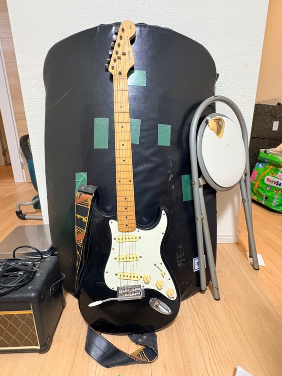 スクワイヤーSTRATOCASTER（ピアノ・楽器・PA機材）の商品画像 - 査定依頼日：2026年3月31日 - 最高査定価格：5,000円