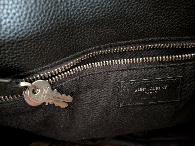 サンローラン サックドジュール YSL レザー黒  （ブランドバッグ）の商品画像 - 査定依頼日：2026年2月7日 - 最高査定価格：110,000円