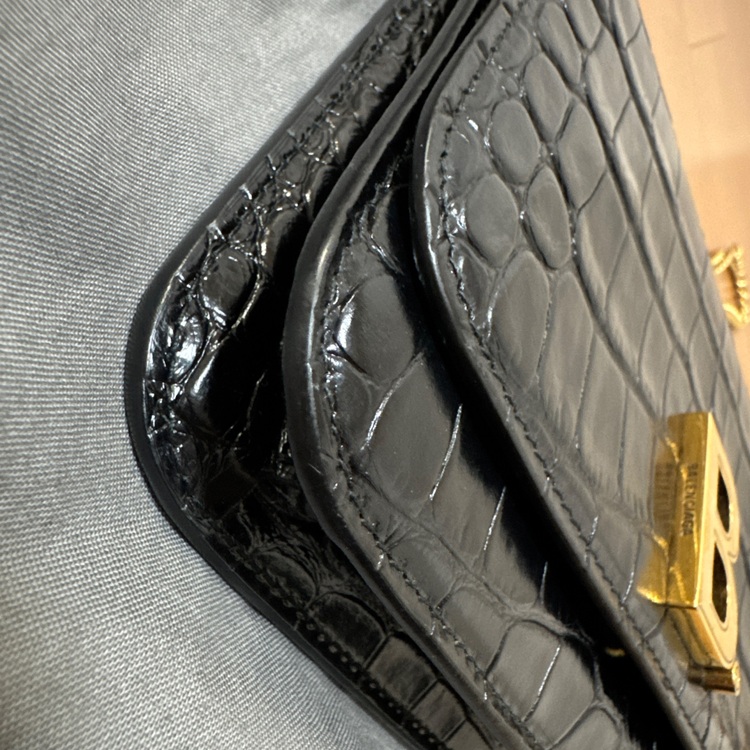 バレンシアガ  （ブランドバッグ）の商品画像 - 査定依頼日：2025年10月9日 - 最高査定価格：50,000円