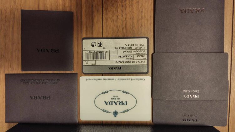 プラダ（ブランド財布・小物）の商品画像 - 査定依頼日：2025年8月29日 - 最高査定価格：10,000円