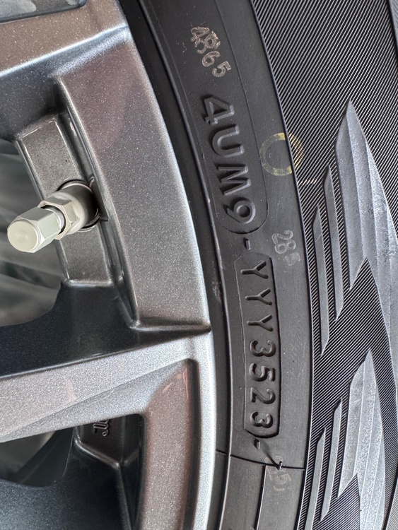 ヨコハマiceGUARD G075（カー用品）の商品画像 - 査定依頼日：2026年2月10日 - 最高査定価格：8,000円