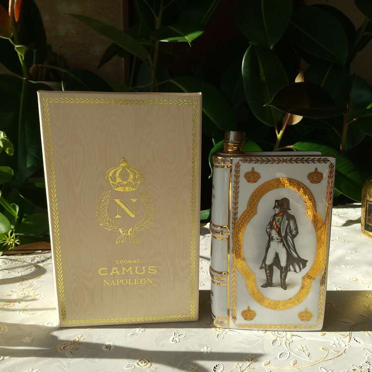 Camus ナポレオン（お酒）の商品画像 - 査定依頼日：2025年2月12日 - 最高査定価格：3,500円