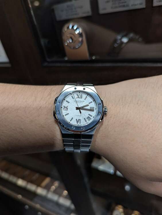 ショパール その他 アルパインイーグル　グシュタードブティック限定　グレー文字盤41（高級時計）の商品画像 - 査定依頼日：2025年3月26日 - 最高査定価格：2,000,000円