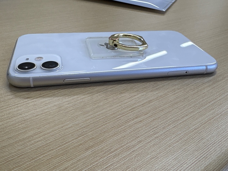 iPhone11 64GB Softbank（スマホ）の商品画像 - 査定依頼日：2026年2月21日 - 最高査定価格：16,000円