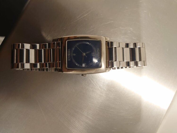 Alfredo Versace V701Sクォーツ腕時計﻿（高級時計）の商品画像 - 査定依頼日：2026年3月29日 - 最高査定価格：100,000円