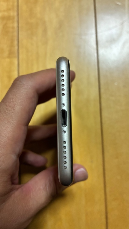 iPhone iPhone SE (第 3 世代) 128GB docomo（スマホ）の商品画像 - 査定依頼日：2026年8月17日 - 最高査定価格：7,000円