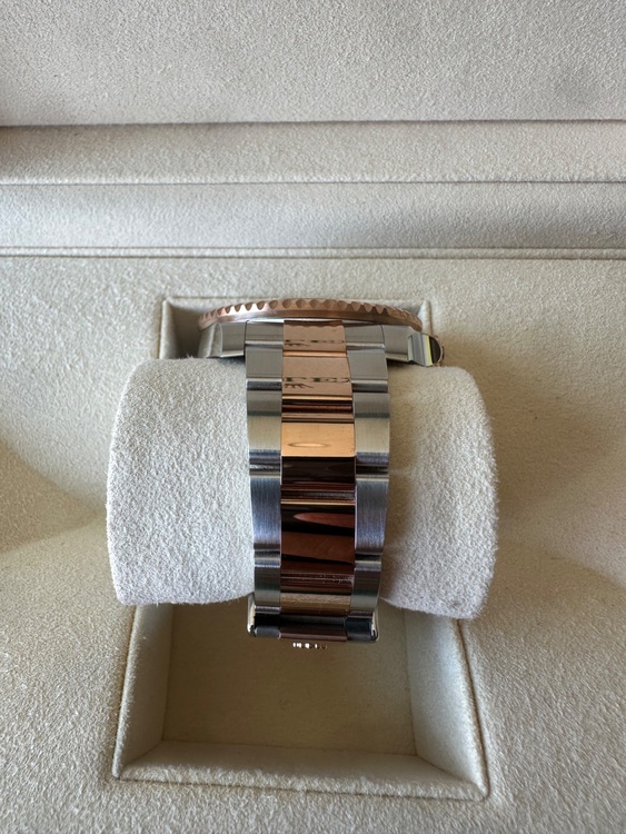 ロレックス GMTマスター 126711chnq（高級時計）の商品画像 - 査定依頼日：2025年6月5日 - 最高査定価格：2,850,000円