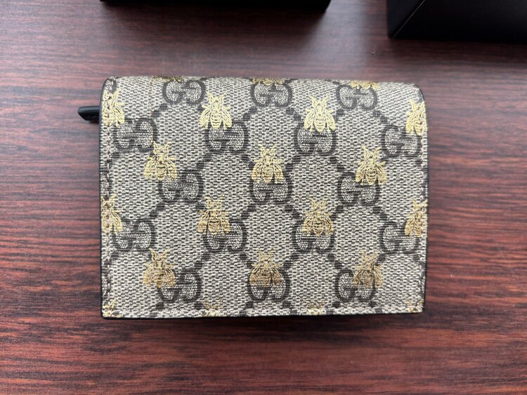 GGストリームビー　二つ折り財布（ブランド財布・小物）の商品画像 - 査定依頼日：2025年4月7日 - 最高査定価格：12,000円