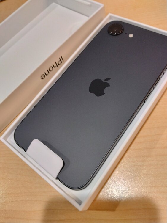 iPhone 16e 128GB docomo（スマホ）の商品画像 - 査定依頼日：2026年3月8日 - 最高査定価格：63,000円