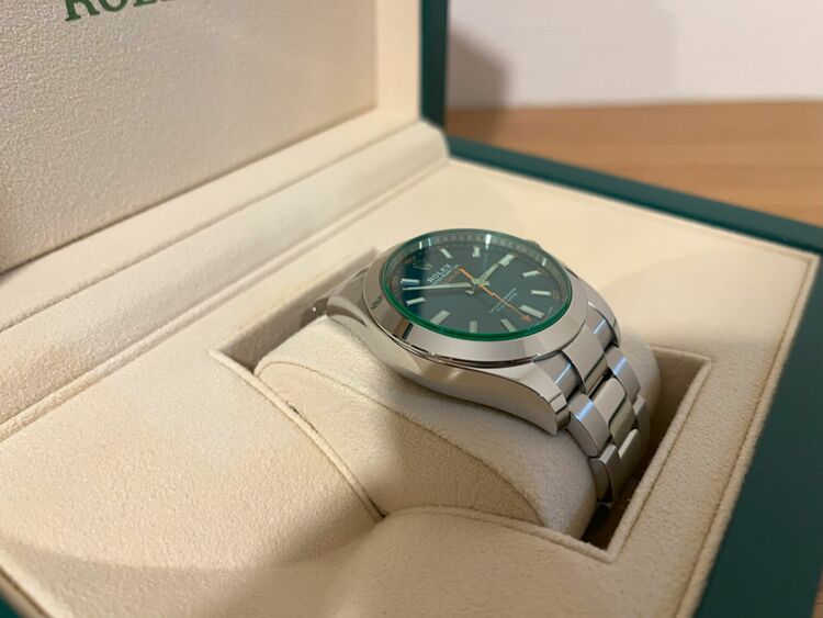 ロレックス ミルガウス 116400G（高級時計）の商品画像 - 査定依頼日：2025年8月3日 - 最高査定価格：1,670,000円