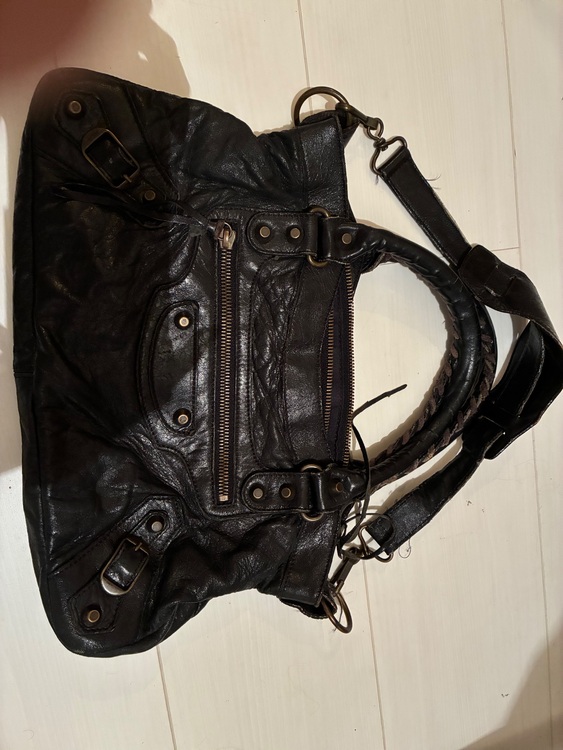 バレンシアガ  （ブランドバッグ）の商品画像 - 査定依頼日：2025年9月22日 - 最高査定価格：30,000円