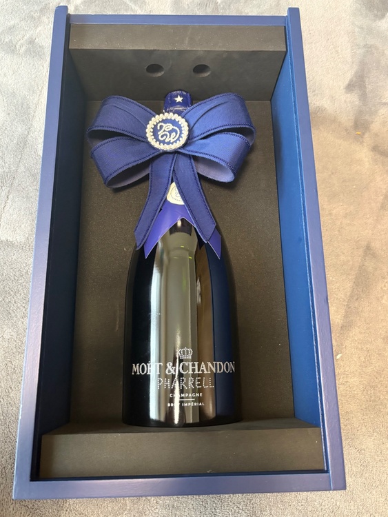 シャンパン モエ・エ・シャンドン （お酒）の商品画像 - 査定依頼日：2026年4月15日 - 最高査定価格：3,000円