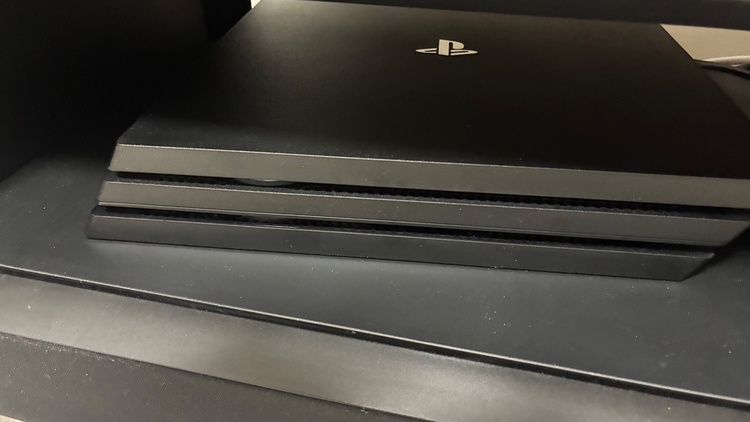 CUH-7200BB01（ゲーム機本体・ゲームソフト）の商品画像 - 査定依頼日：2026年10月4日 - 最高査定価格：10,000円