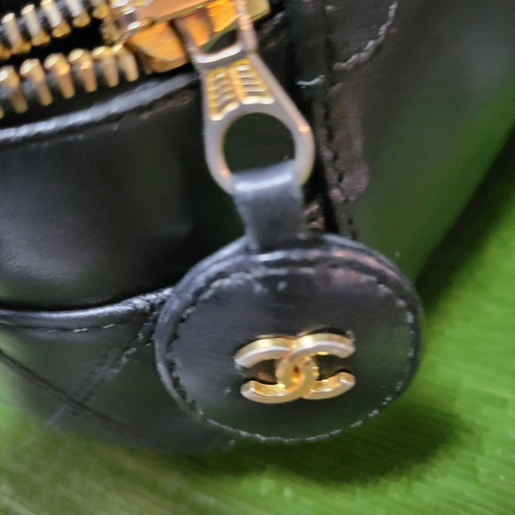 ヴィンテージバニティ（ブランド財布・小物）の商品画像 - 査定依頼日：2025年7月2日 - 最高査定価格：30,000円