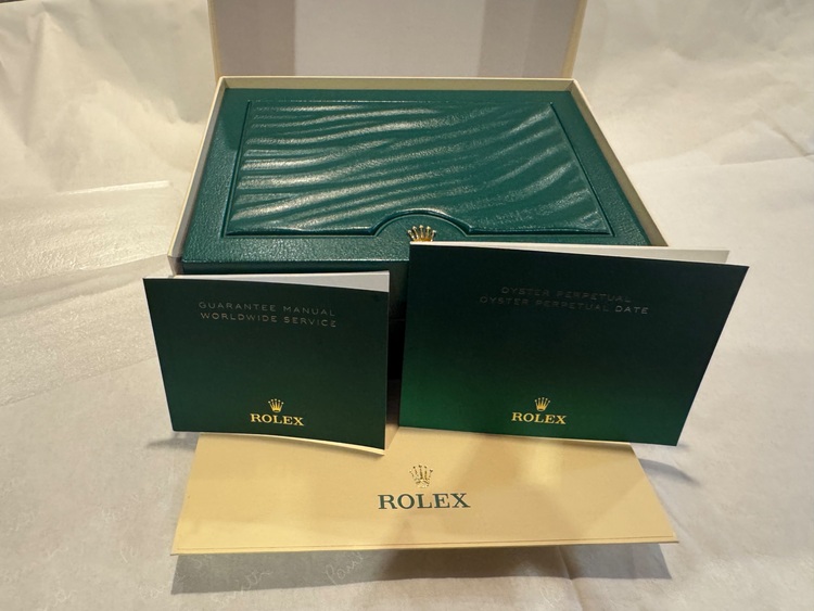 ロレックス パーペチュアル 124300（高級時計）の商品画像 - 査定依頼日：2025年9月7日 - 最高査定価格：2,800,000円