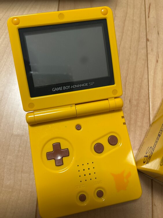 ゲームボーイアドバンスSP ピカチュウエディション（ゲーム機本体・ゲームソフト）の商品画像 - 査定依頼日：2025年5月6日 - 最高査定価格：76,000円