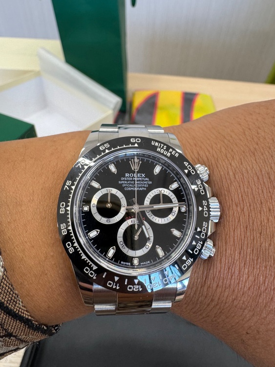 ロレックス デイトナ 116500lm（高級時計）の商品画像 - 査定依頼日：2025年11月16日 - 最高査定価格：4,150,000円