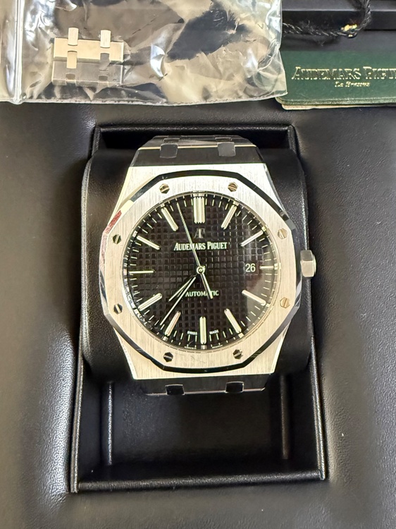 オーデマピゲ ロイヤルオーク 15400r（高級時計）の商品画像 - 査定依頼日：2026年1月25日 - 最高査定価格：5,500,000円