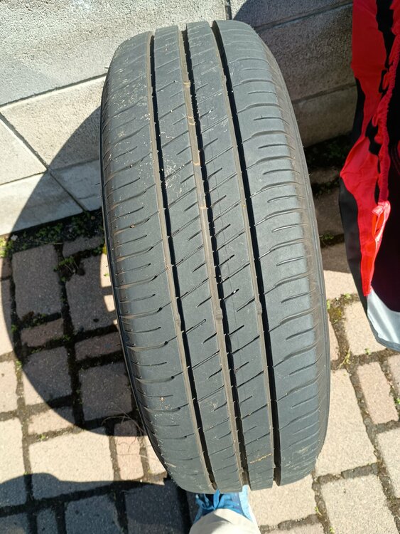 タイヤ＋アルミホイール（カー用品）の商品画像 - 査定依頼日：2026年4月8日 - 最高査定価格：10,000円