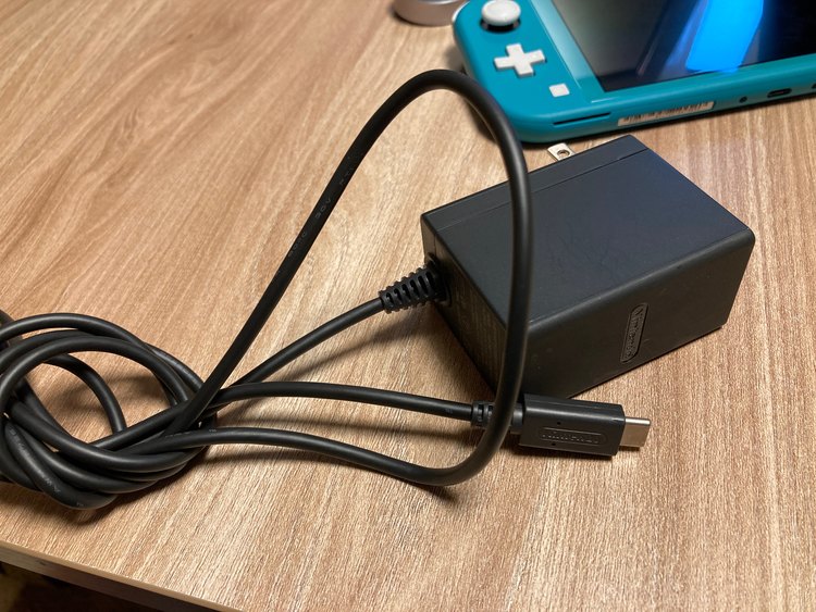 ニンテンドーSwitchライト（ゲーム機本体・ゲームソフト）の商品画像 - 査定依頼日：2023年5月7日 - 最高査定価格：8,000円