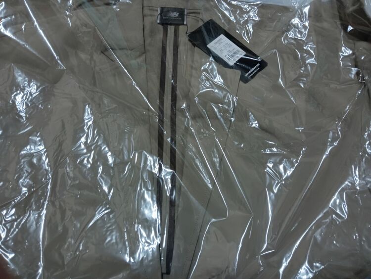 ニューバランスジャケットAMJ55000 DOK（古着・ファッション）の商品画像 - 査定依頼日：2025年10月24日 - 最高査定価格：1,000円