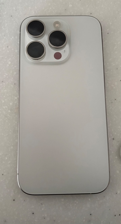 iPhone 15 Pro 128GB docomo（スマホ）の商品画像 - 査定依頼日：2026年1月24日 - 最高査定価格：81,000円