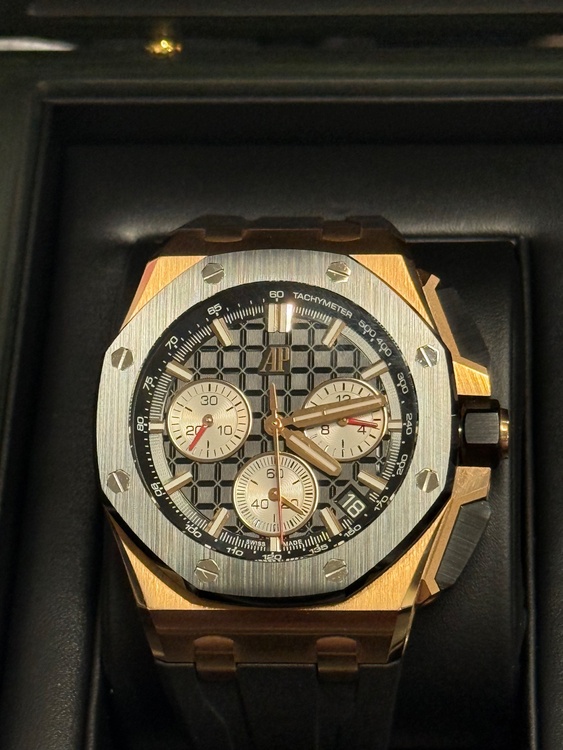 ロイヤルオークオフショア（高級時計）の商品画像 - 査定依頼日：2025年12月17日 - 最高査定価格：6,820,000円