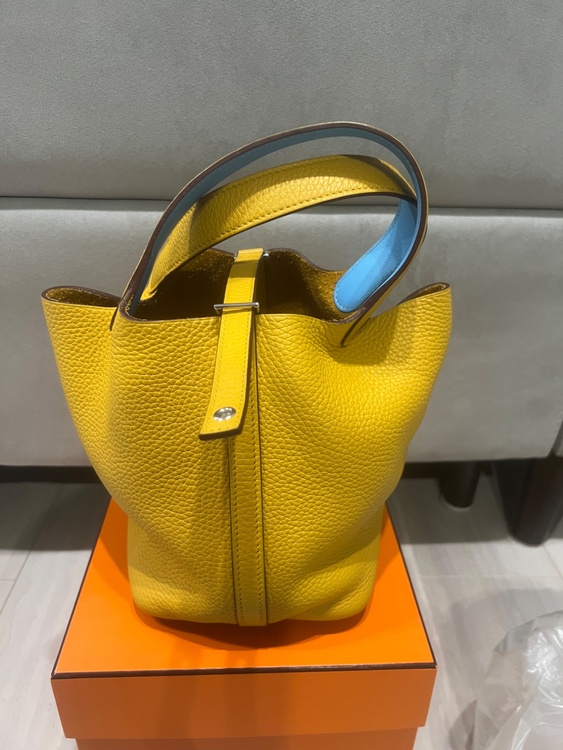 ピコタンエクラ　C刻印（ブランドバッグ）の商品画像 - 査定依頼日：2025年12月25日 - 最高査定価格：350,000円