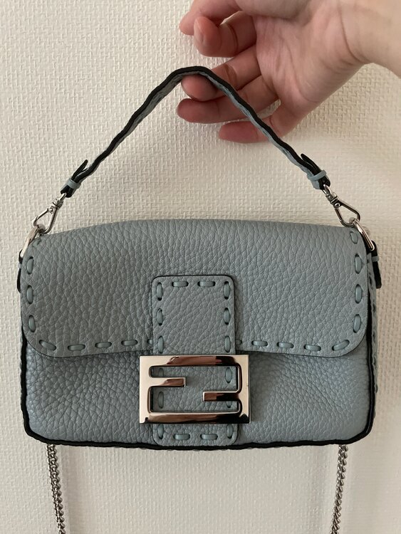 フェンディ  （ブランドバッグ）の商品画像 - 査定依頼日：2025年3月22日 - 最高査定価格：150,000円