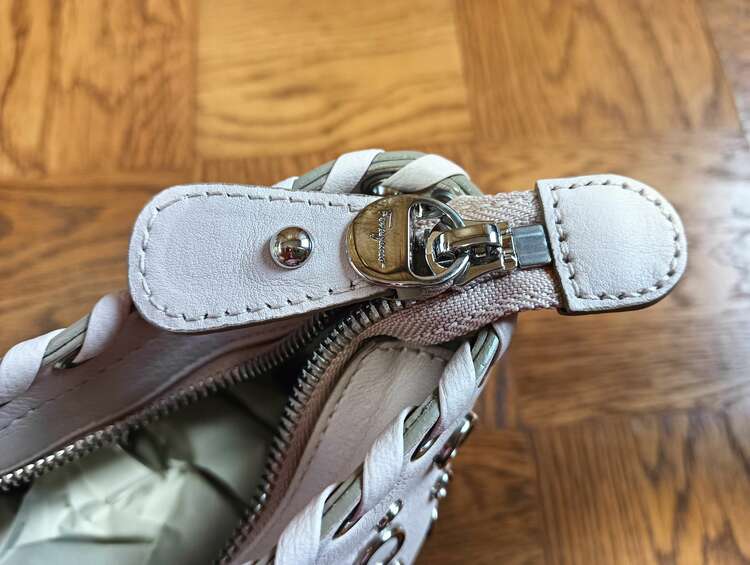 フェラガモ  （ブランドバッグ）の商品画像 - 査定依頼日：2025年4月23日 - 最高査定価格：7,000円