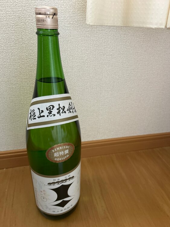 超特撰　極上黒松剣菱　1.8ℓ（お酒）の商品画像 - 査定依頼日：2025年4月13日 - 最高査定価格：200円