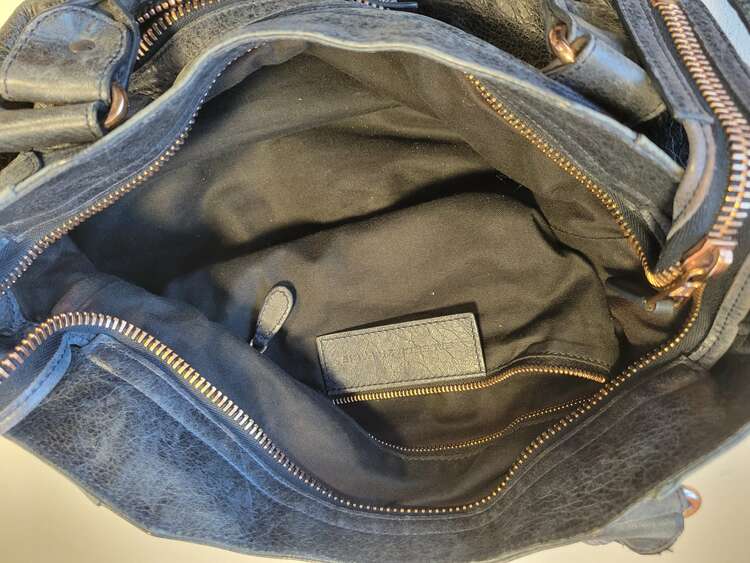 ジャイアントタウン　レザーバック（ブランドバッグ）の商品画像 - 査定依頼日：2025年1月23日 - 最高査定価格：40,000円