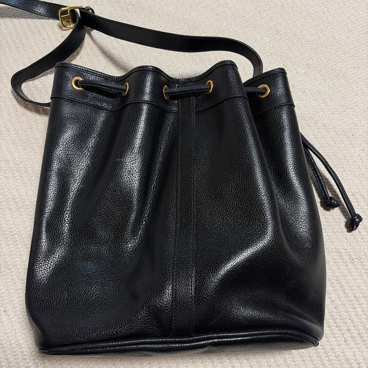 イブサンローラン　ショルダーバッグ（ブランドバッグ）の商品画像 - 査定依頼日：2025年10月10日 - 最高査定価格：36,000円