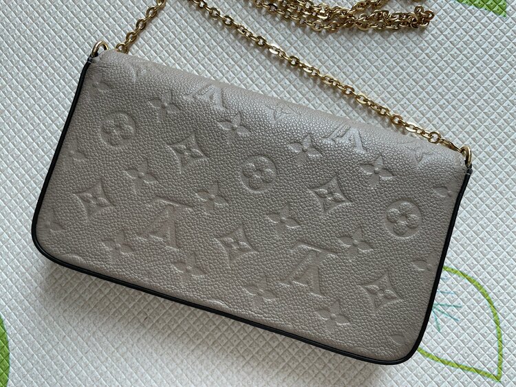 ポシェットフェリシー（ブランドバッグ）の商品画像 - 査定依頼日：2025年3月9日 - 最高査定価格：170,000円