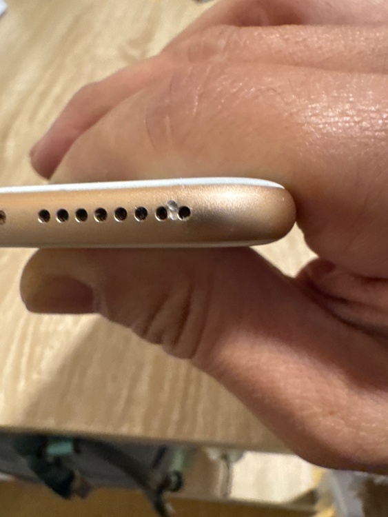 iPhone iPhone8 Plus 256GB au（スマホ）の商品画像 - 査定依頼日：2026年7月31日 - 最高査定価格：4,000円