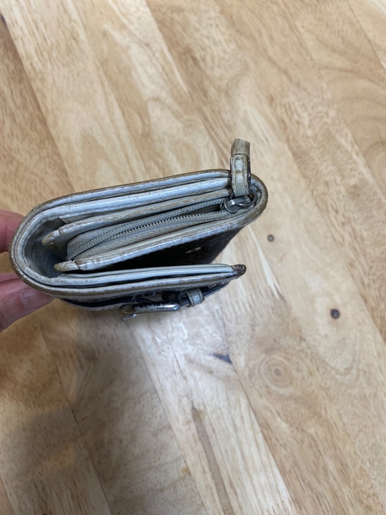 財布（ブランド財布・小物）の商品画像 - 査定依頼日：2026年4月4日 - 最高査定価格：2,000円