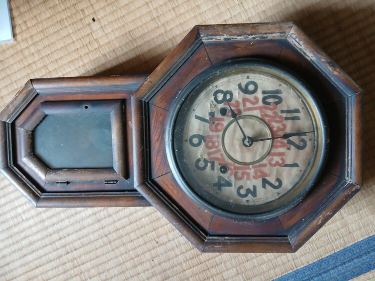 古い掛け時計（美術品・骨董品）の商品画像 - 査定依頼日：2026年3月22日 - 最高査定価格：2,000円