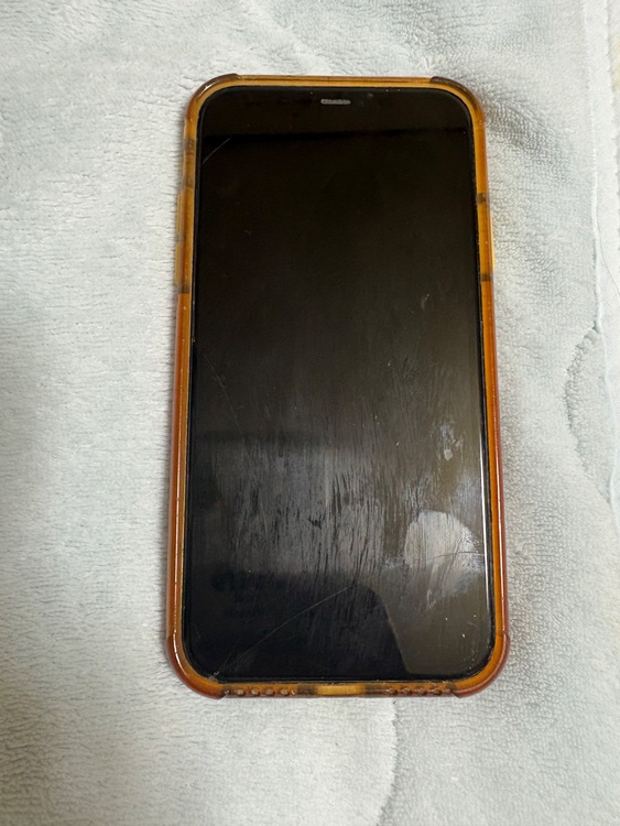 iPhone11 64GB au（スマホ）の商品画像 - 査定依頼日：2026年2月22日 - 最高査定価格：16,000円