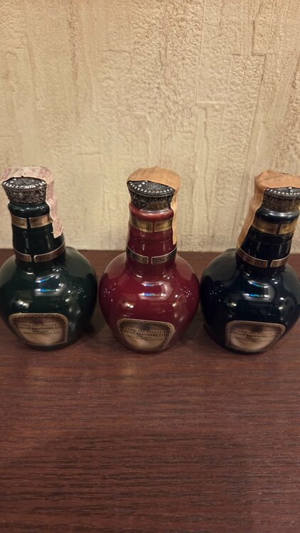 ロイヤルサルート（お酒）の商品画像 - 査定依頼日：2026年4月11日 - 最高査定価格：3円