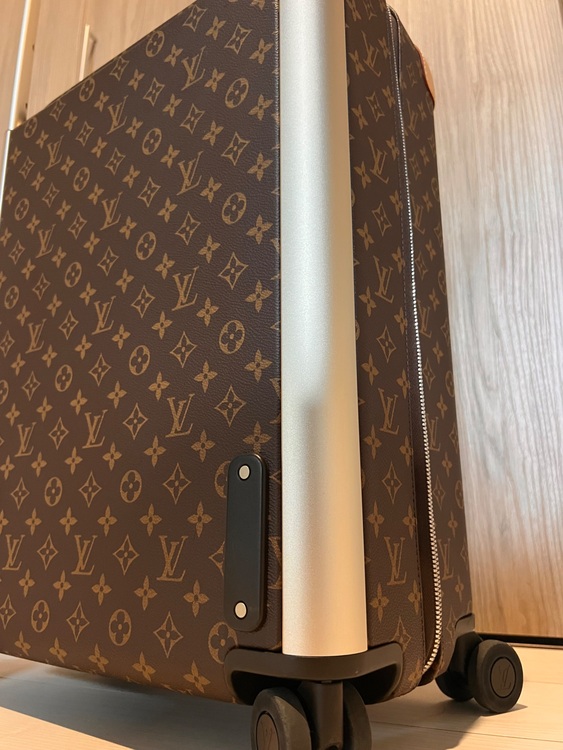 ホライゾン55（ブランドバッグ）の商品画像 - 査定依頼日：2025年6月15日 - 最高査定価格：250,000円