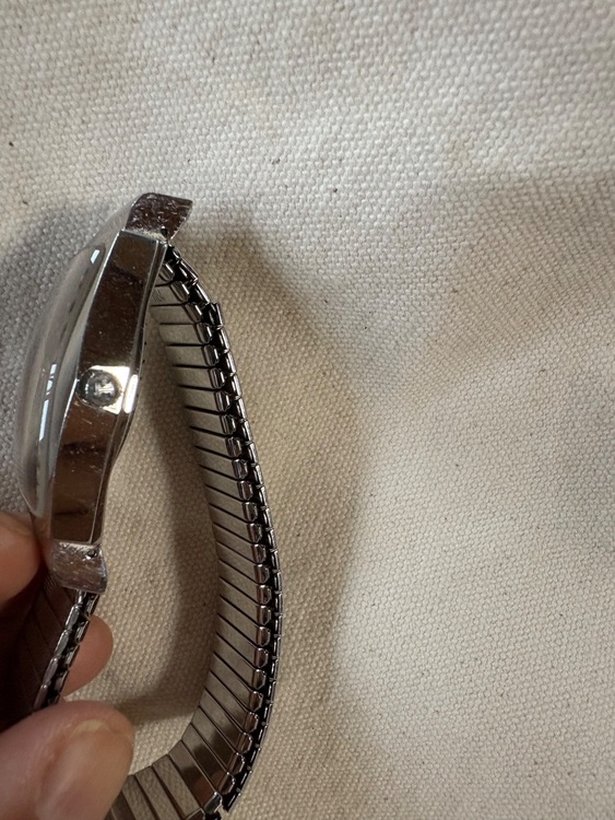 その他 その他 ハミルトン　ハミルトン　ベンチュラ　75周年　エルビスもでり（高級時計）の商品画像 - 査定依頼日：2025年9月5日 - 最高査定価格：52,000円