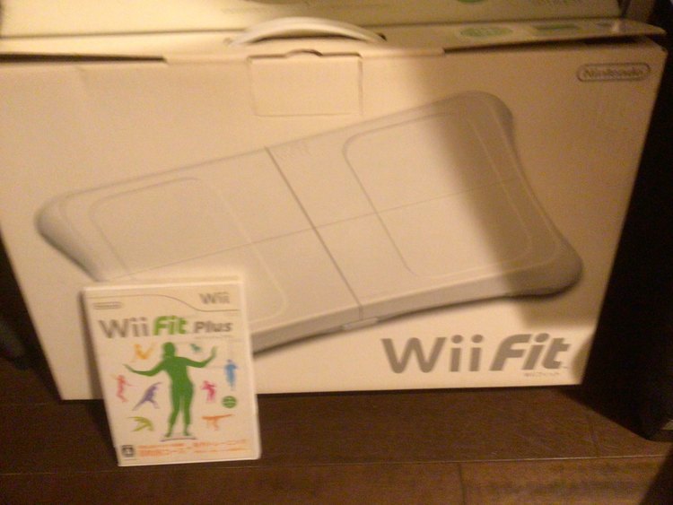 任天堂Wii 本体➕リモコン2点、wii fit、joysoundカラオケ他（ゲーム機本体・ゲームソフト）の商品画像 - 査定依頼日：2023年9月8日 - 最高査定価格：1,000円