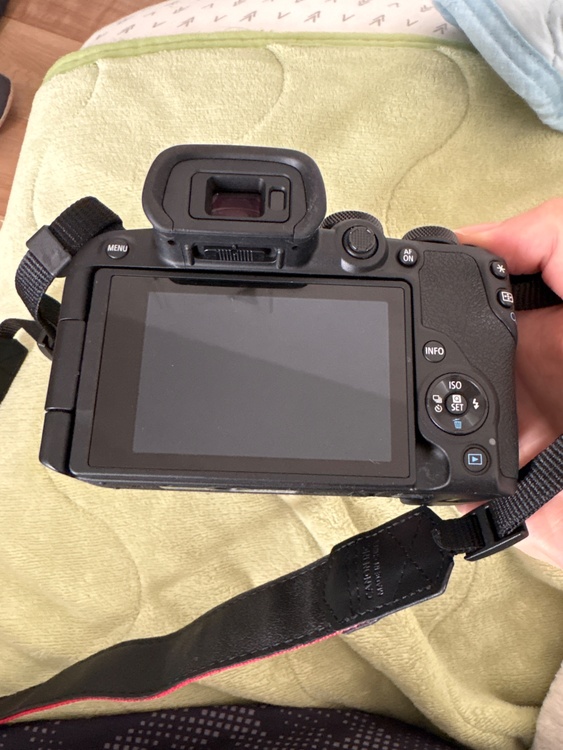 CanonEOSR1018~150レンズキット（カメラ）の商品画像 - 査定依頼日：2026年5月13日 - 最高査定価格：100,000円