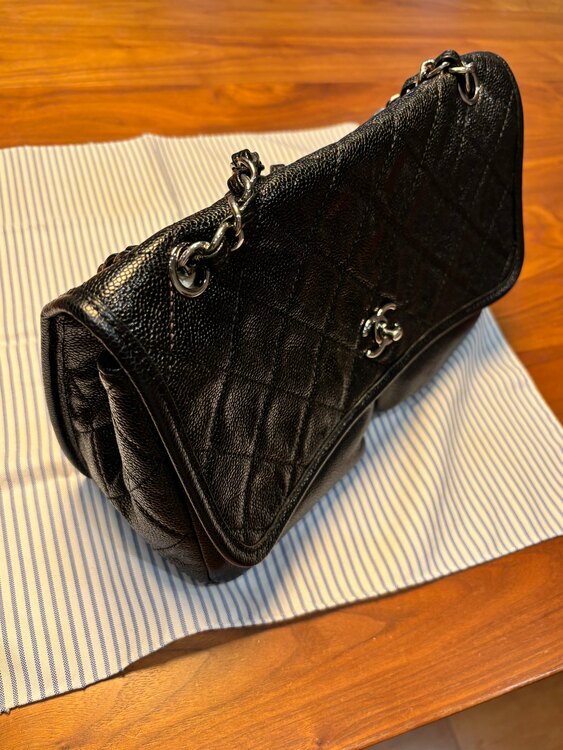 キャビアスキンのフラップバッグ（ブランドバッグ）の商品画像 - 査定依頼日：2025年1月24日 - 最高査定価格：350,000円